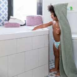 Cape Towel XL Green -CYBEX || Joie || Done by Deer Sales Store bonjourbebe cape towel xl green 2